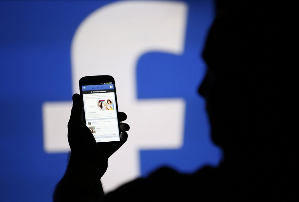 Facebook a lansat Slingshot, propria sa aplicaţie de schimb de fotografii 