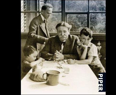 Hitler lua 28 de medicamente în fiecare zi pentru o boală ruşinoasă. Lucruri pe care nu le ştiai despre liderul nazist 264261