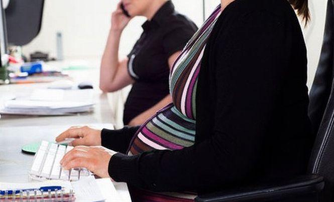 Curtea de Justiţie a UE: O femeie însărcinată  îşi poate păstra statutul de angajat dacă îşi reia serviciul într-o perioadă de timp rezonabilă