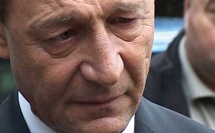 Episodul &quot;Dragă Stolo&quot; s-a repetat şi astăzi. Traian Băsescu, cu lacrimi în ochi: &quot;Între consolidarea justiţiei şi reflexul de a-mi apăra fratele aleg prima opţiune&quot;