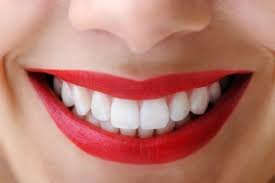 Remedii pe care le avem la îndemână, pentru dinţi albi şi sănătoşi