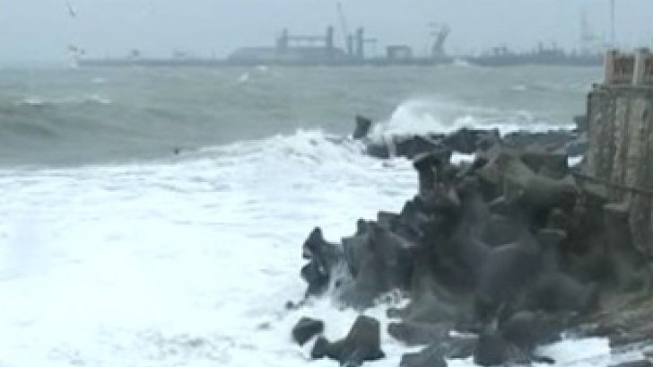 Constanța. Furtuna a închis porturile maritime 