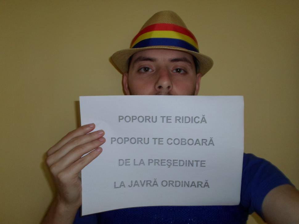 "Nu mai vreau să fii preşedintele ţării mele. Mi-e ruşine cu tine". IMAGINI şi MESAJE trimise pe banipentrubasescu@antena3.ro 264462
