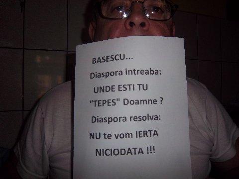 "Nu mai vreau să fii preşedintele ţării mele. Mi-e ruşine cu tine". IMAGINI şi MESAJE trimise pe banipentrubasescu@antena3.ro 264514