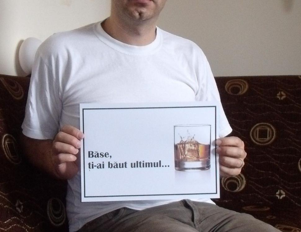 "Nu mai vreau să fii preşedintele ţării mele. Mi-e ruşine cu tine". IMAGINI şi MESAJE trimise pe banipentrubasescu@antena3.ro 264630