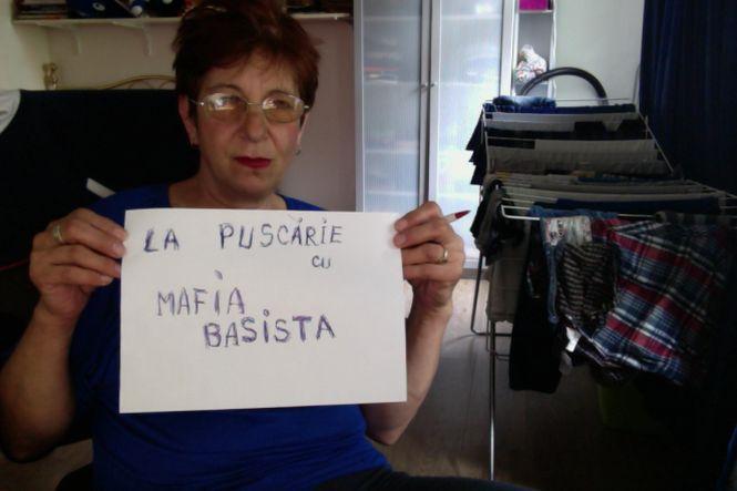 "Nu mai vreau să fii preşedintele ţării mele. Mi-e ruşine cu tine". IMAGINI şi MESAJE trimise pe banipentrubasescu@antena3.ro 264809