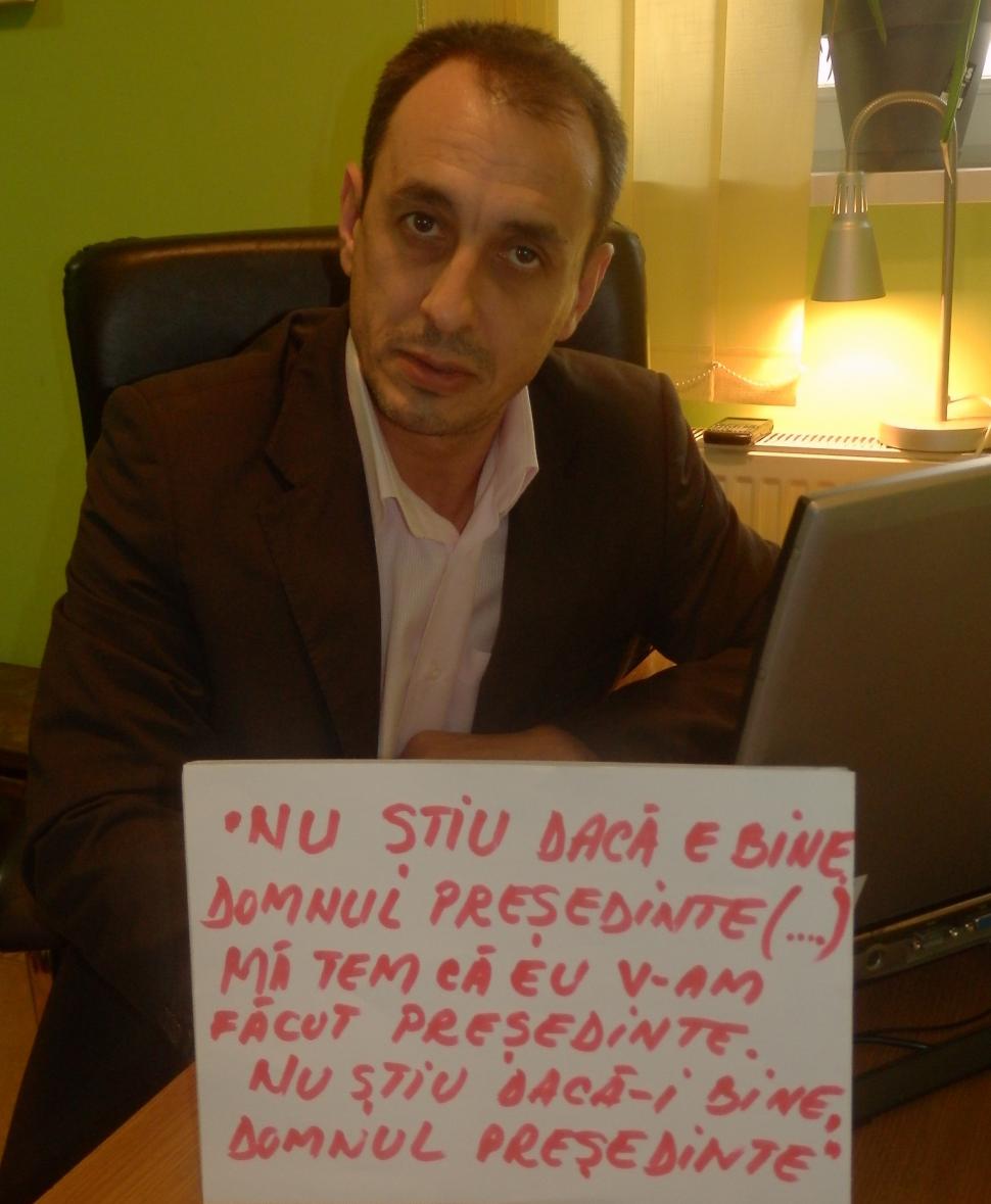 "Nu mai vreau să fii preşedintele ţării mele. Mi-e ruşine cu tine". IMAGINI şi MESAJE trimise pe banipentrubasescu@antena3.ro 264813