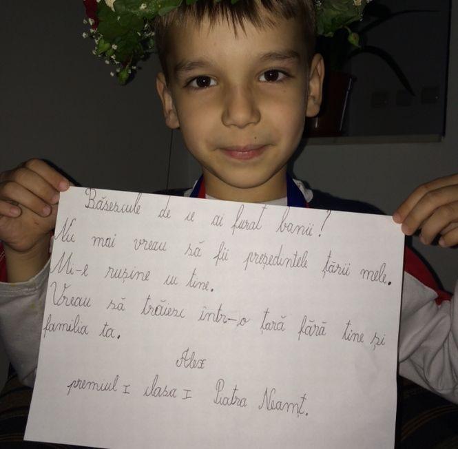 "Nu mai vreau să fii preşedintele ţării mele. Mi-e ruşine cu tine". IMAGINI şi MESAJE trimise pe banipentrubasescu@antena3.ro 264901