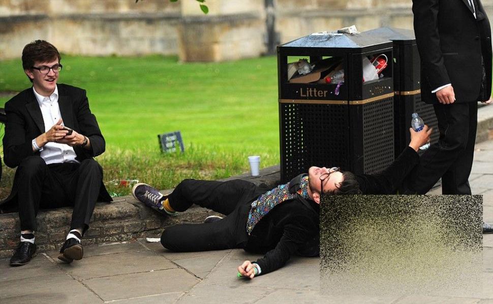 Ce au făcut studenţii de la Cambridge în ziua în care s-a terminat şcoala. Părinţii au împietrit când au văzut pozele: "Sunt o ruşine" 265157