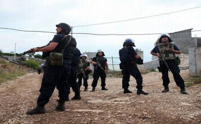 Incursiune în forţă în cel mai periculos oraş albanez. Poliţiştii s-au luptat 4 zile cu localnicii şi au distrus 43 de tone de marijuana
