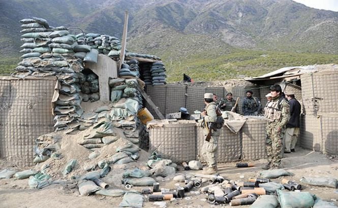 Peste 100 de persoane au murit în confruntările dintre armata afgană şi talibani