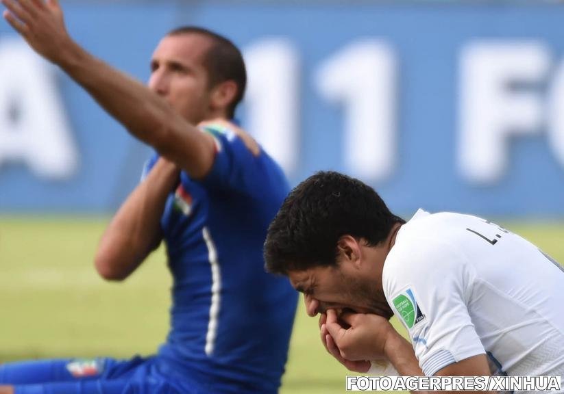 FIFA a deschis o procedură disciplinară împotriva lui Luis Suarez. Atacantul uruguayan riscă o suspendare de 24 de meciuri sau doi ani