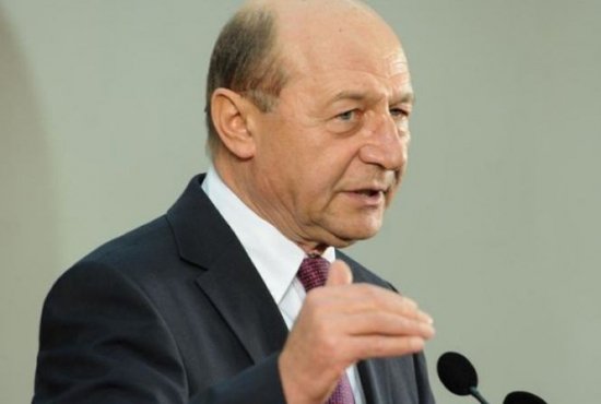 Ştirea că Parlamentul României a cerut demisia preşedintelui Traian Băsescu a ajuns în presa internaţională