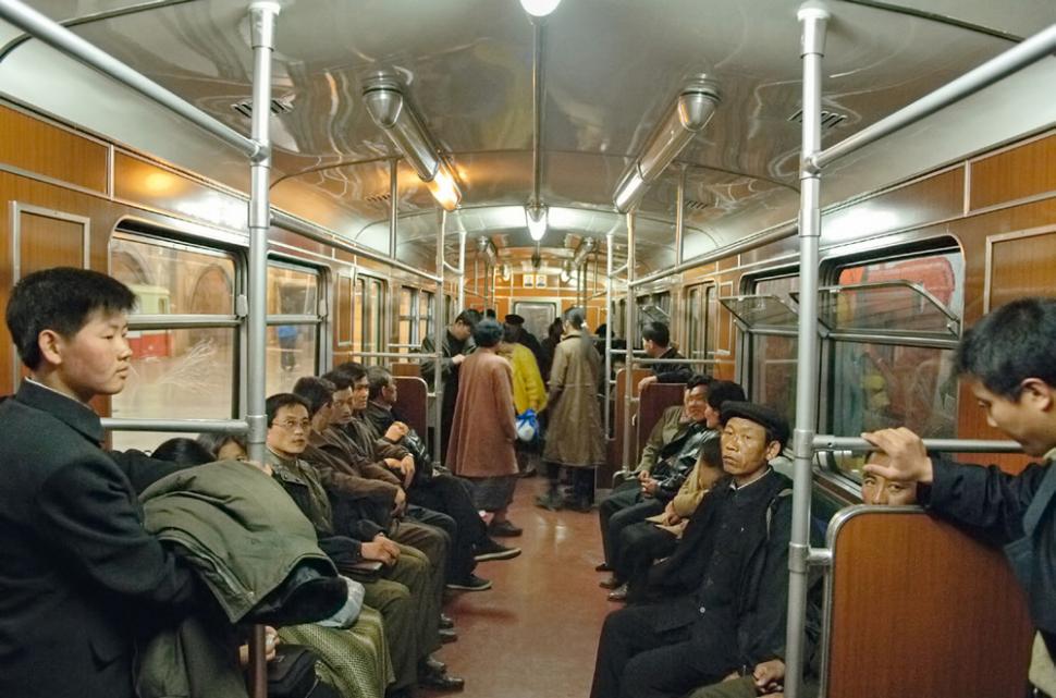 Două ţări vecine, despărţite de dorinţa nebună de putere a unui dictator. Cât de diferită este viaţa în cele două Corei 265663