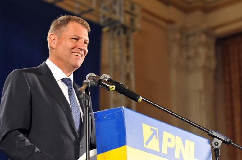 UPDATE: Klaus Iohannis, noul PREŞEDINTE al PNL. Liberalii au votat şi fuziunea cu PDL
