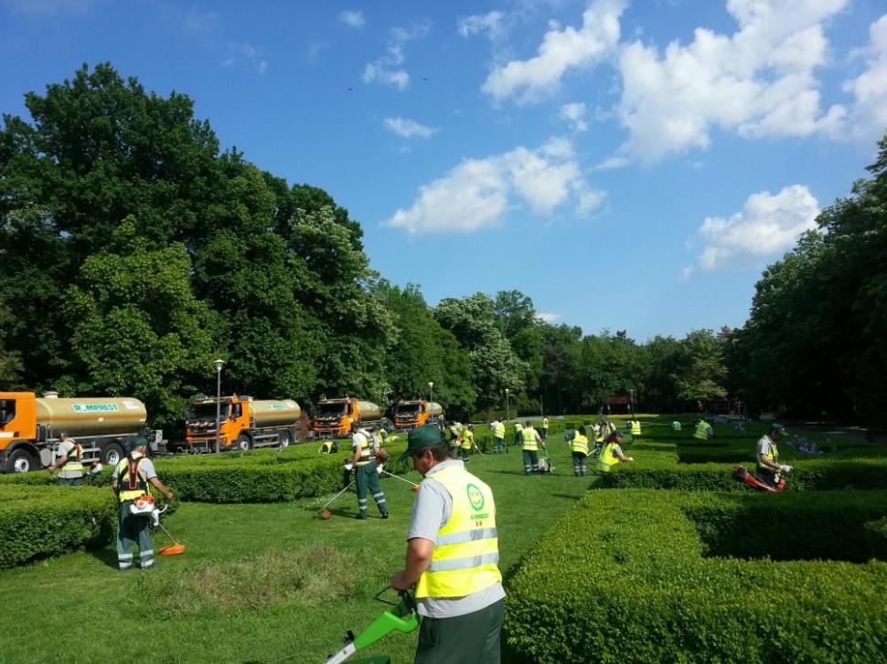 (P) Romprest îşi intensifică activitatea de salubritate pe timpul verii 265942