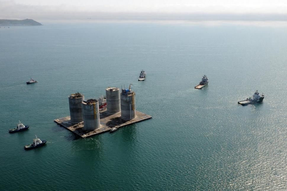 Ruşii inaugurează în câteva zile cea mai mare platformă petrolieră din lume. "Berkut" va opera în regiunea subarctică a Pacificului 266141