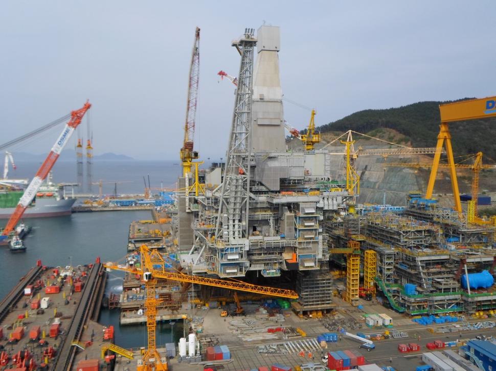 Ruşii inaugurează în câteva zile cea mai mare platformă petrolieră din lume. "Berkut" va opera în regiunea subarctică a Pacificului 266142