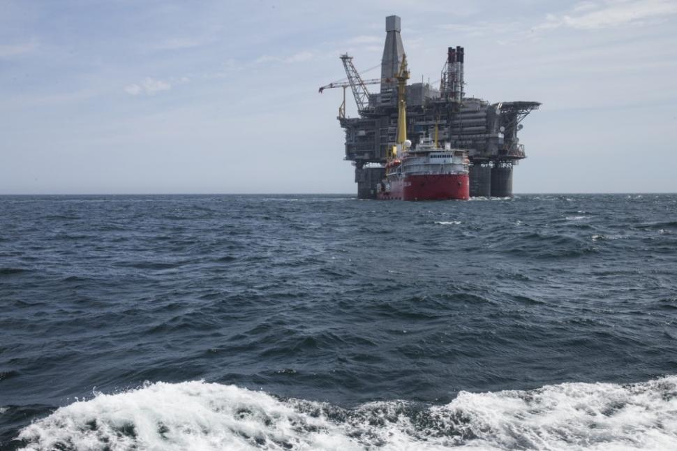 Ruşii inaugurează în câteva zile cea mai mare platformă petrolieră din lume. "Berkut" va opera în regiunea subarctică a Pacificului 266144