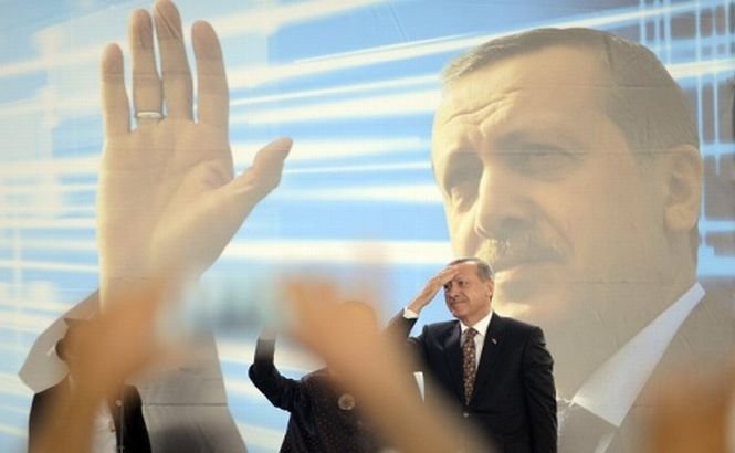 Turcia. Premierul Recep Tayyip Erdogan şi-a anunţat candidatura la funcţia de preşedinte