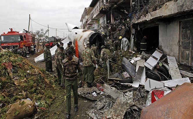 Un avion cargo s-a prăbuşit peste o clădire comercială din Kenia
