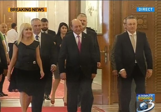 Traian Băsescu, în Parlament la chemarea Elenei Udrea: &quot;Felicit PMP pentru rezultatul la alegeri&quot;