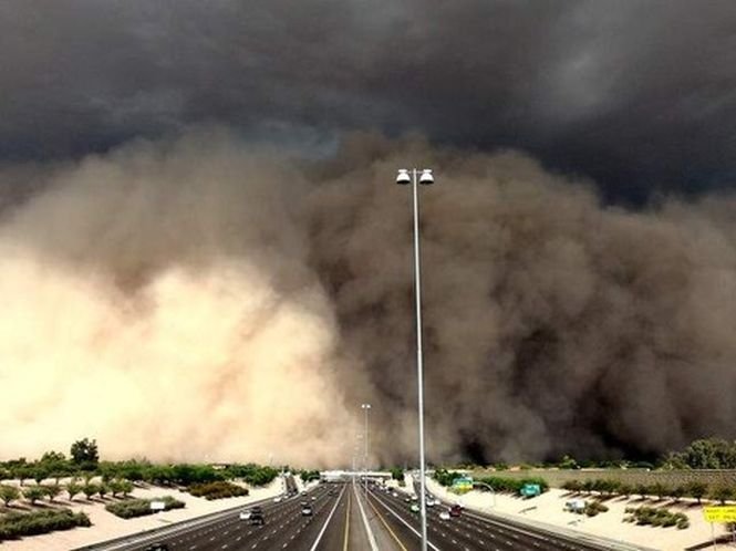 Când ziua devine noapte: O furtună de nisip a acoperit cerul Arizonei