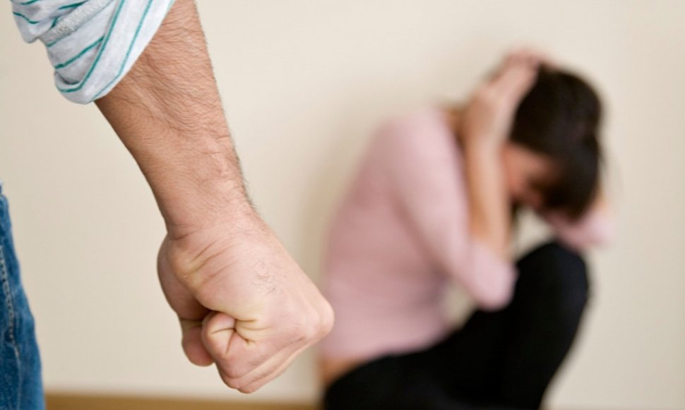  De ce femeile maltratate se intorc la agresorii lor
