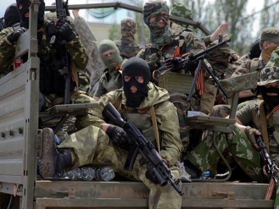 Trupele ucrainene au preluat controlul asupra a două oraşe, în drum spre Doneţk. Separatiştii proruşi AMENINŢĂ cu lansarea gherilei