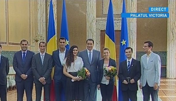 Noii ambasadori ai turismului românesc şi-au primit paşapoartele. Ponta: Suntem extrem de mândri de tot ceea ce au făcut