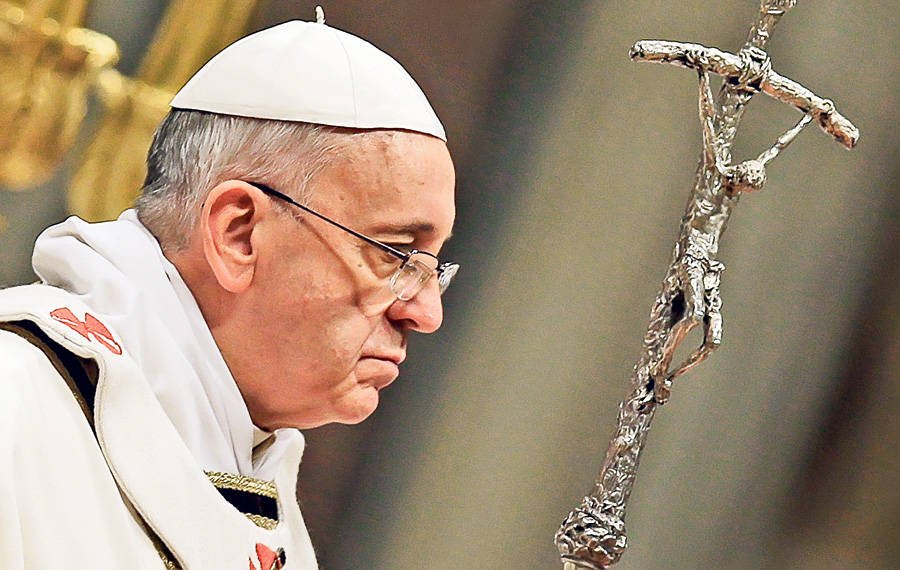 Papa Francisc denunţă &quot;COMPLICITATEA INEXPLICABILĂ&quot; a unei părţi a ierarhiei Bisericii faţă de pedofilie