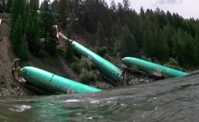Trei fuselaje nou-nouţe de Boeing au &quot;aterizat&quot; pe marginea unui râu din Montana (VIDEO)