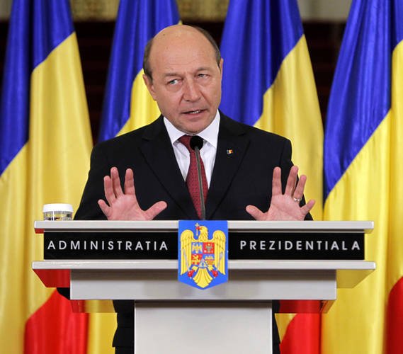 Băsescu critică reducerea CAS cu 5% şi invită Guvernul la consultări pe problematica fiscală