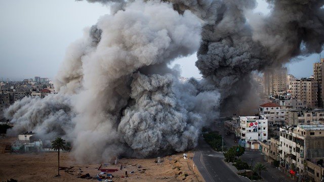 Bomba cu ceas din Orientul Mijlociu. Situaţia din Israel este explozivă: 50 de atacuri aeriene asupra Fâşiei Gaza soldate cu 25 de morţi şi sute de răniţi