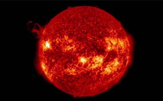 Imagini de la cea mai recentă erupţie solară, difuzate de NASA
