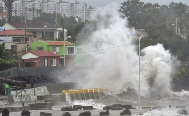 Taifunul Neoguri a provocat moartea a 5 persoane şi rănirea altor 55