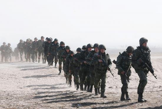 Cel puţin 23 de militari ucraineni au fost UCIŞI în confruntările cu insurgenţi separatişti proruşi