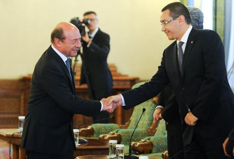 Premierul Victor Ponta merge luni la consultări cu preşedintele Traian Băsescu