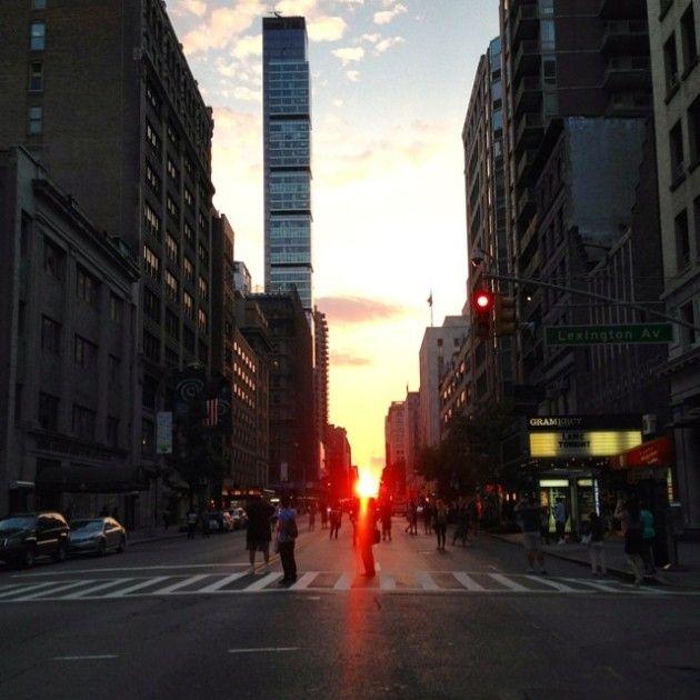 Fenomenul spectaculos care i-a fermecat pe americani. "Manhattanhenge", apusul de soare peste zgârie-norii din NY 267891