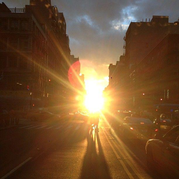 Fenomenul spectaculos care i-a fermecat pe americani. "Manhattanhenge", apusul de soare peste zgârie-norii din NY 267899