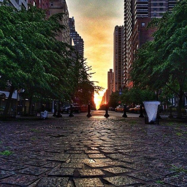 Fenomenul spectaculos care i-a fermecat pe americani. "Manhattanhenge", apusul de soare peste zgârie-norii din NY 267901