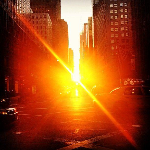Fenomenul spectaculos care i-a fermecat pe americani. "Manhattanhenge", apusul de soare peste zgârie-norii din NY 267902