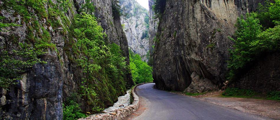 Zece drumuri de POVESTE din România. "Când te uiţi în zare ţi se taie respiraţia" 267914
