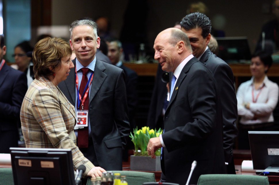 În timp ce fratele său trece prin momente grele, Traian Băsescu pleacă azi spre Bruxelles, la Consiliul European Extraordinar