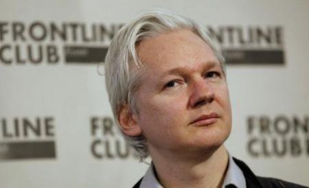 Mandatul de arestare pe numele lui Julian Assange, menţinut de justiţia din Suedia