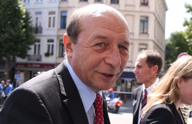 Cum a scăpat Băsescu de dosarele care îl pot înfunda
