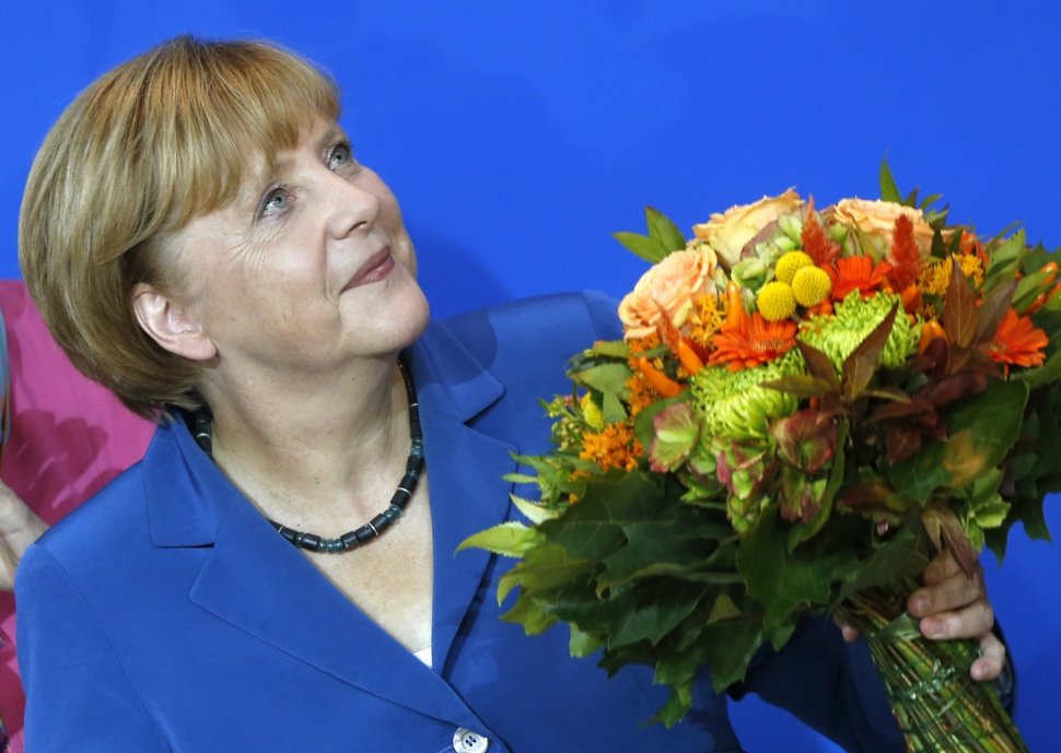 Surpriză la Summitul de la Bruxelles pentru Angela Merkel. A fost primită cu şampanie şi flori