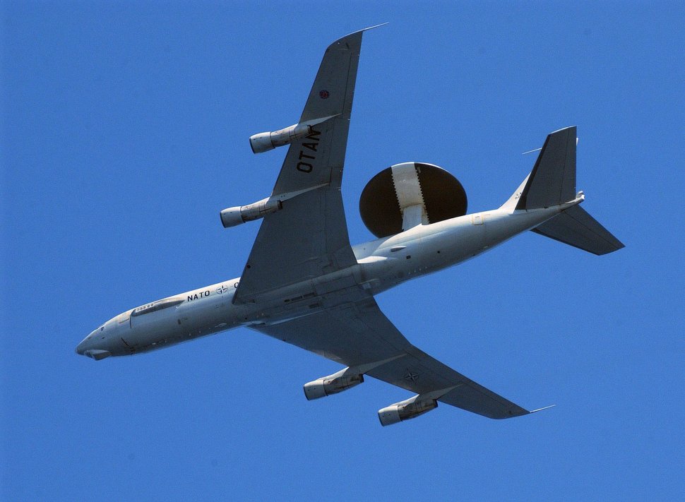 NATO analizează datele de zbor a două avioane AWACS din România şi Polonia, în tragedia din Ucraina