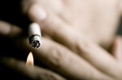 Văduva unui fumător înrăit, despăgubită cu suma de 23 de MILIARDE de dolari de un mare producător de ţigări. Iată decizia judecătorilor
