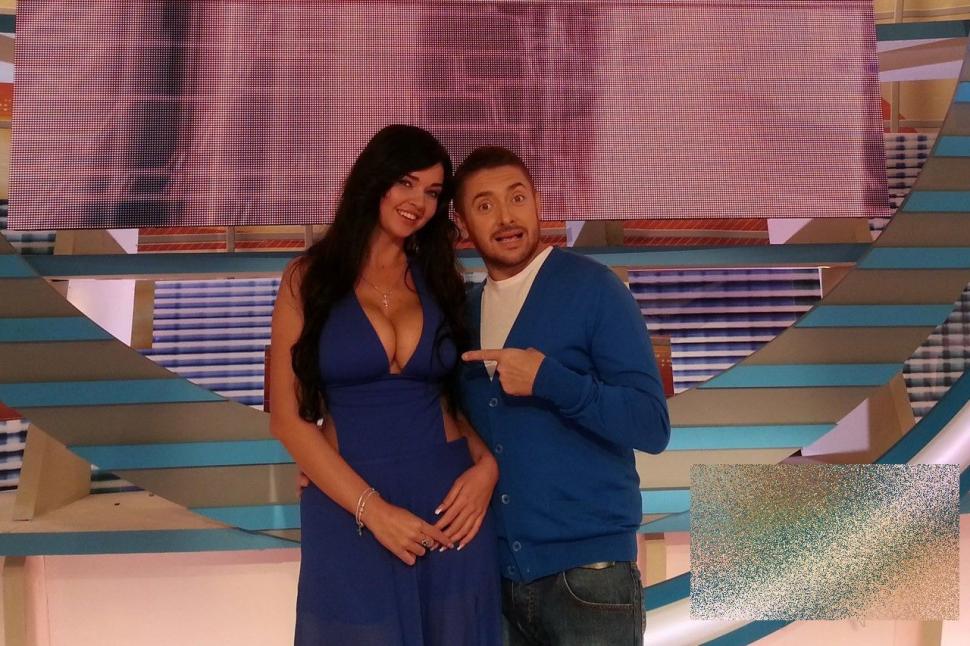 Cum arată de la gât în jos această tânără. "Nu poate trece neobservată pe stradă" 268726